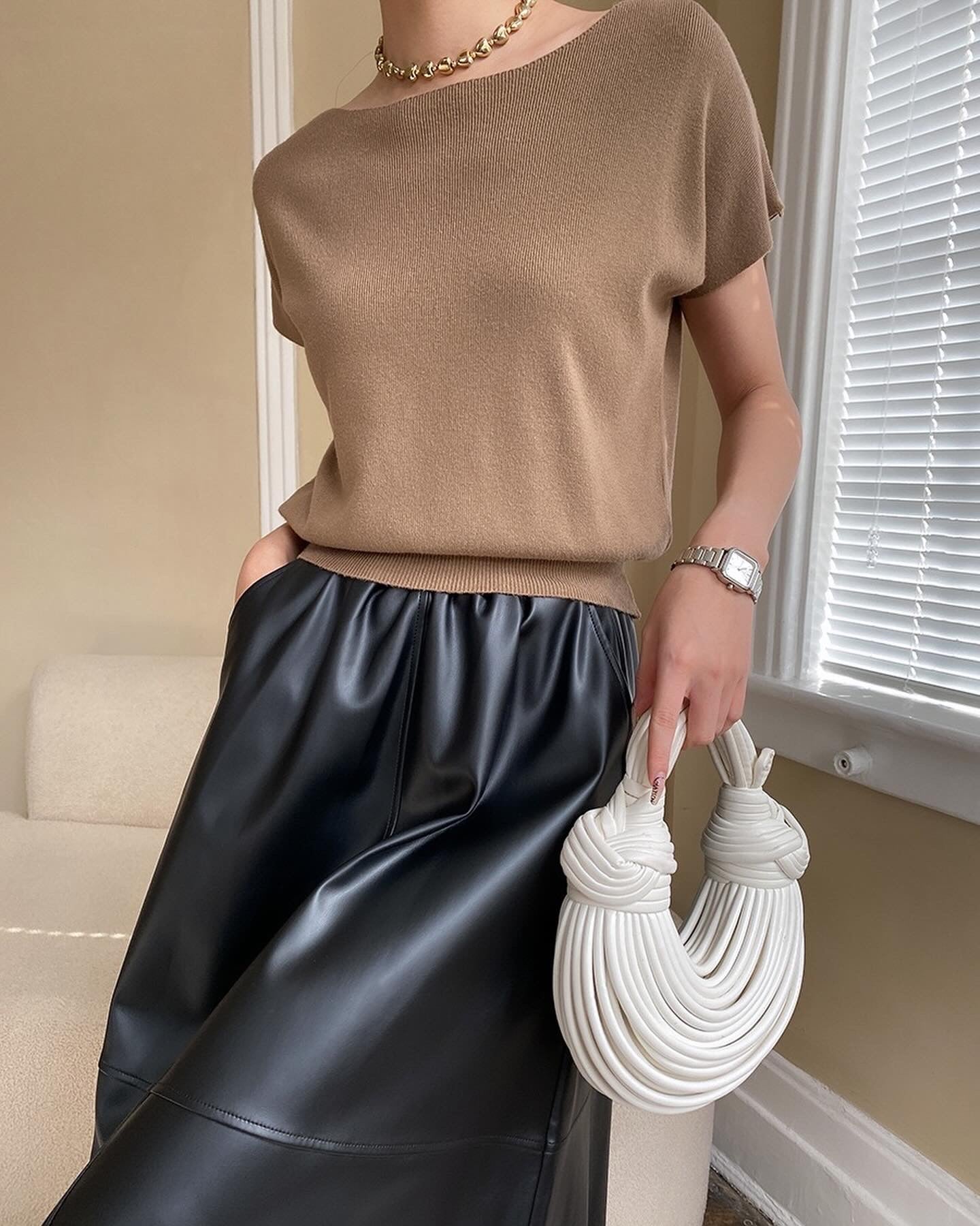 純色薄針織上衣