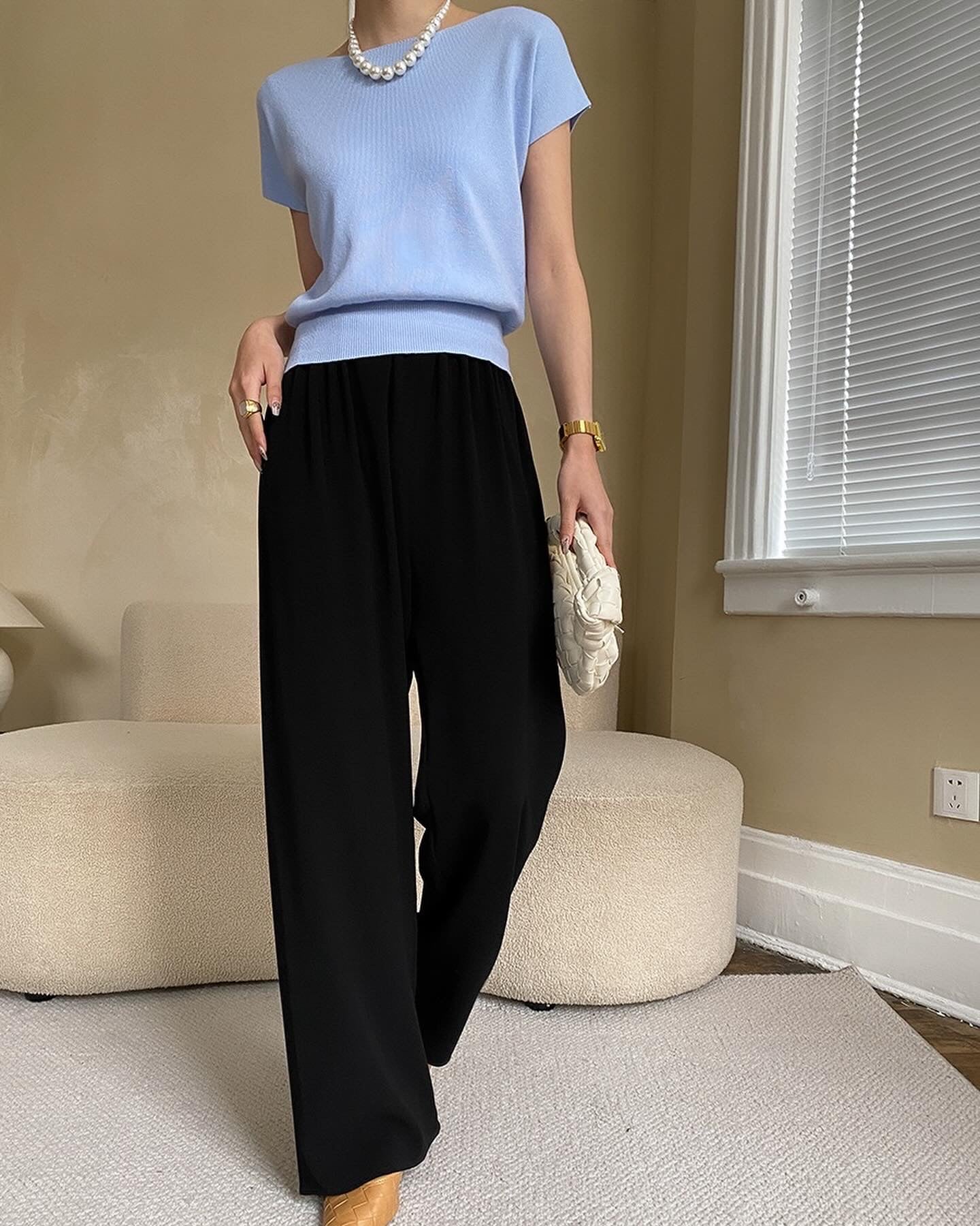 純色薄針織上衣