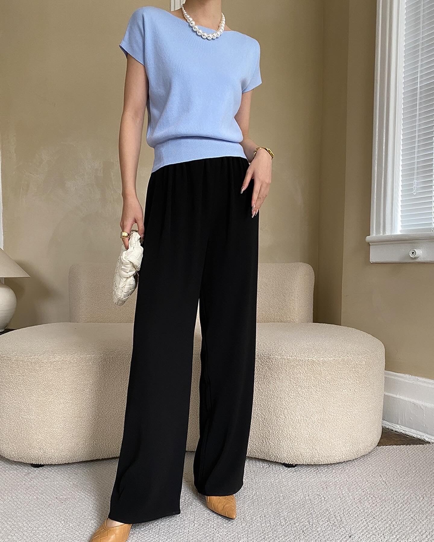 純色薄針織上衣