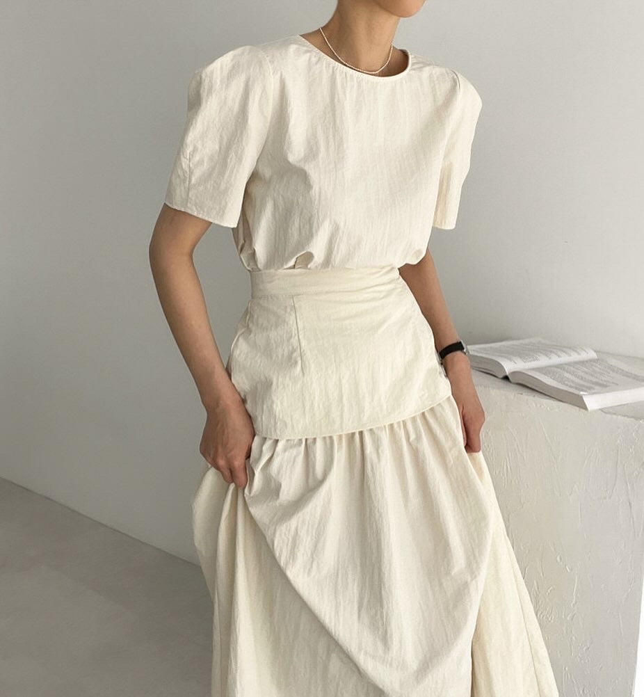 法式圓領泡泡袖+拼接半截裙