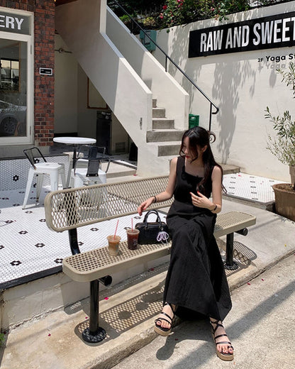 方領鏤空背心連身裙