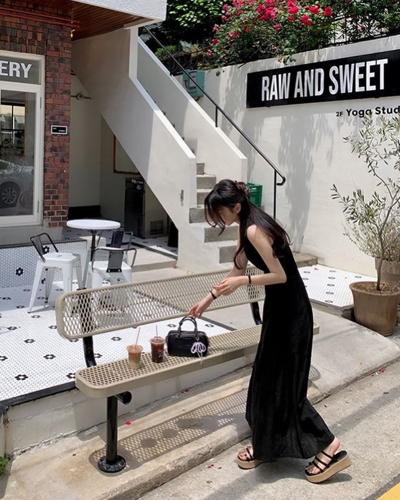 方領鏤空背心連身裙