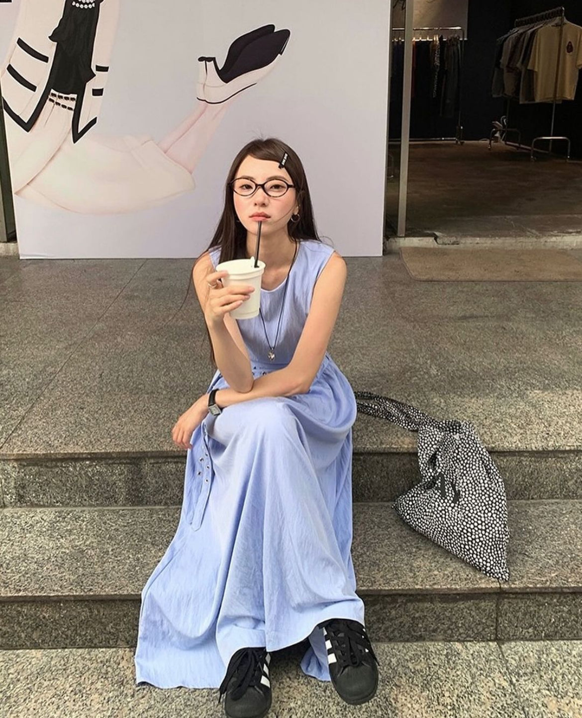 ウエストがシェイプされたノースリーブのロングドレス