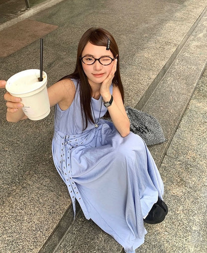 ウエストがシェイプされたノースリーブのロングドレス