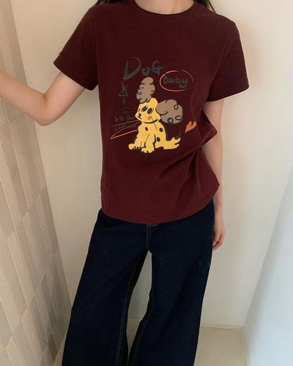 丸首の可愛い犬のTシャツ