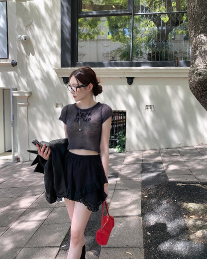 薄手ニット文字入りトップス