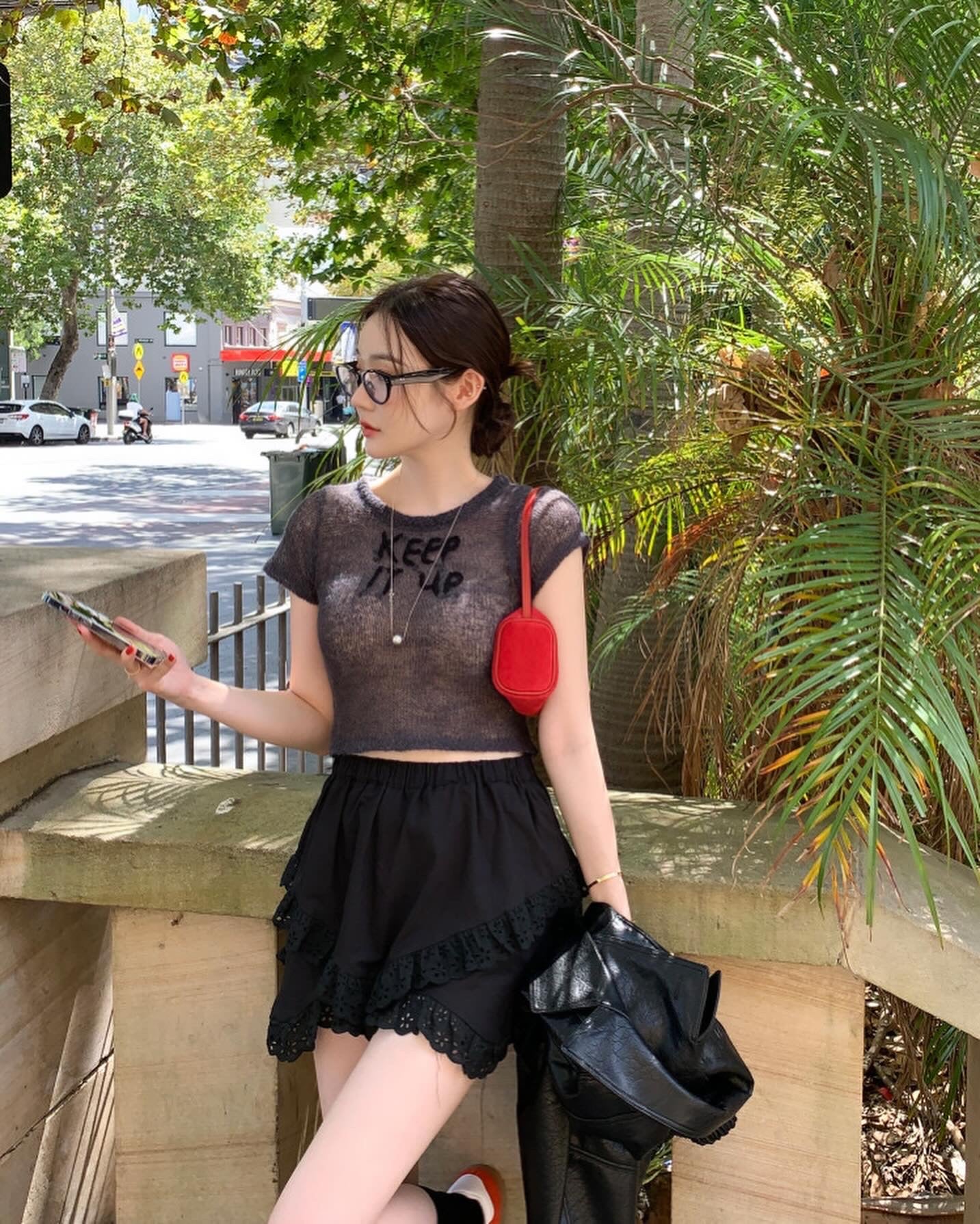 薄手ニット文字入りトップス