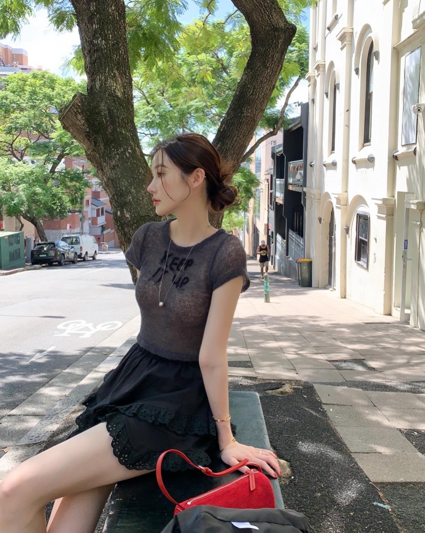 薄手ニット文字入りトップス