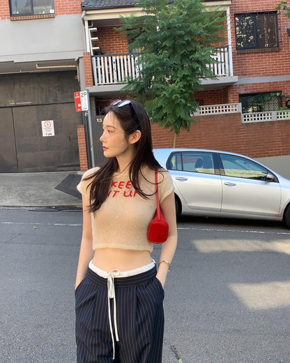 薄手ニット文字入りトップス