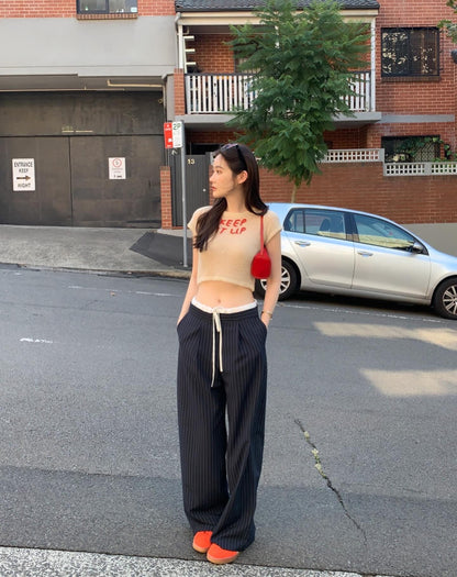 薄手ニット文字入りトップス