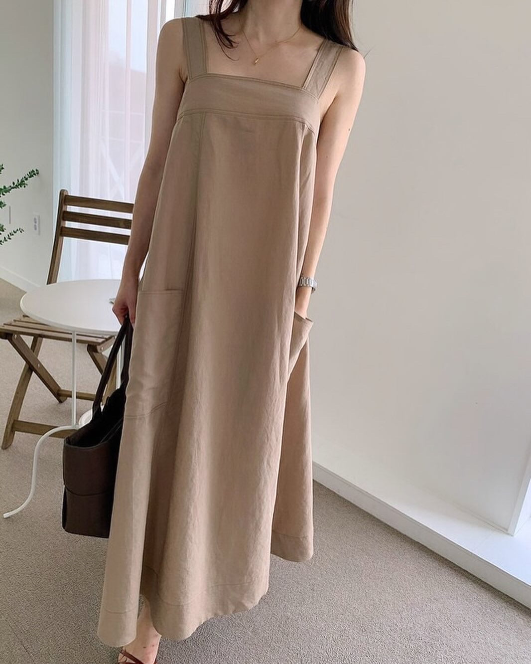 方領粗帶連身裙