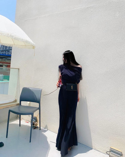 High-waisted wide-leg pants with a slimming effect and pleated texture