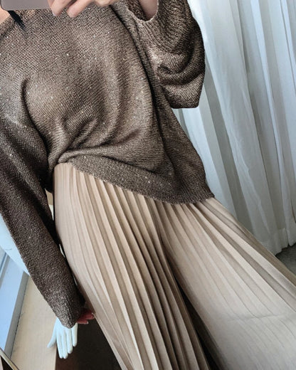 High-waisted wide-leg pants with a slimming effect and pleated texture