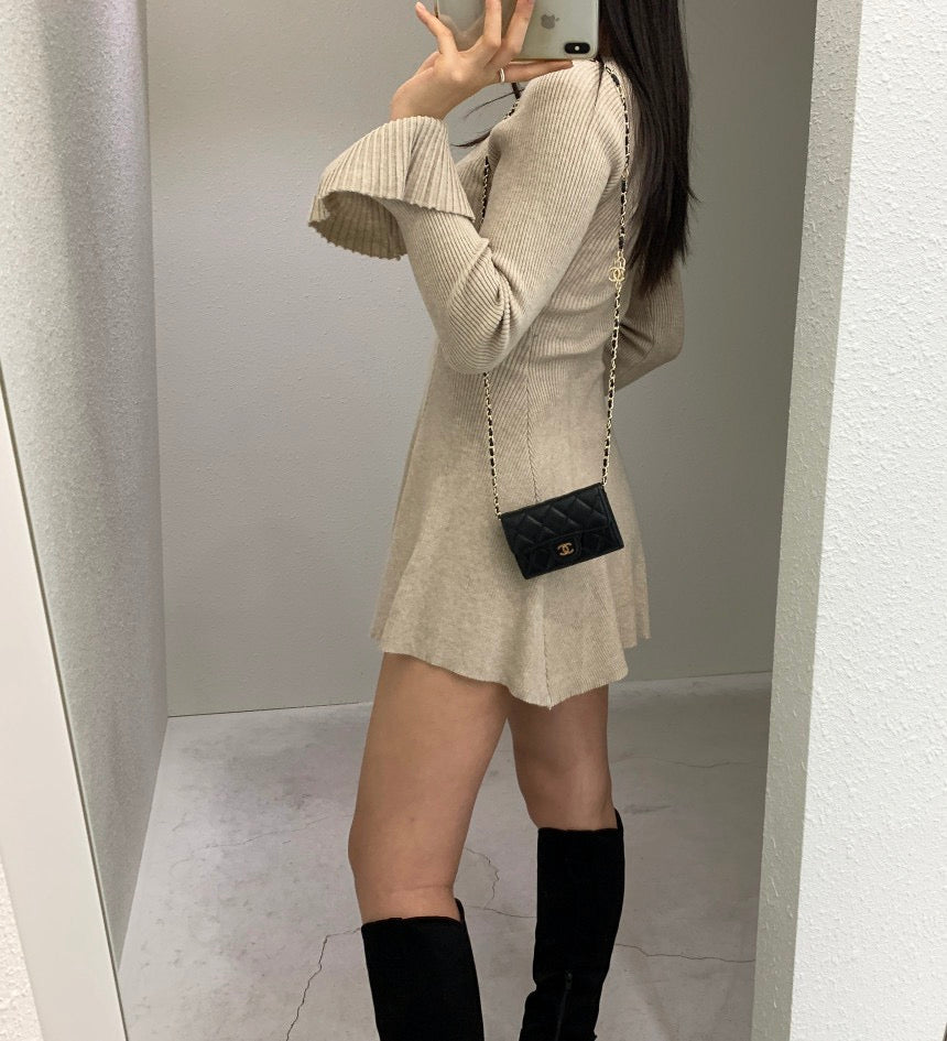 法式V領喇叭袖連身裙