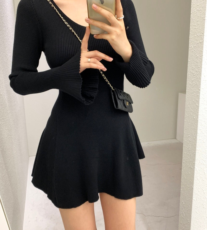 法式V領喇叭袖連身裙