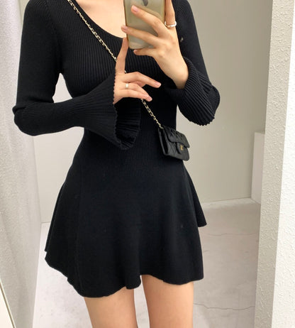 法式V領喇叭袖連身裙