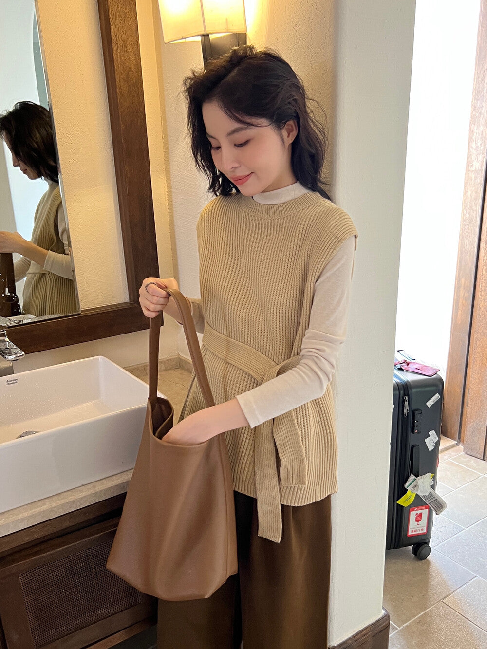 スリット付きベルトウエストニットベスト