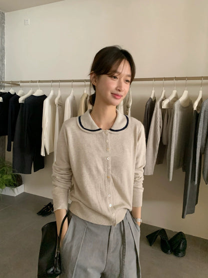 Collar-contrast knit top
