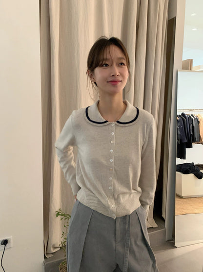 Collar-contrast knit top