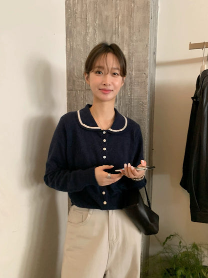 Collar-contrast knit top