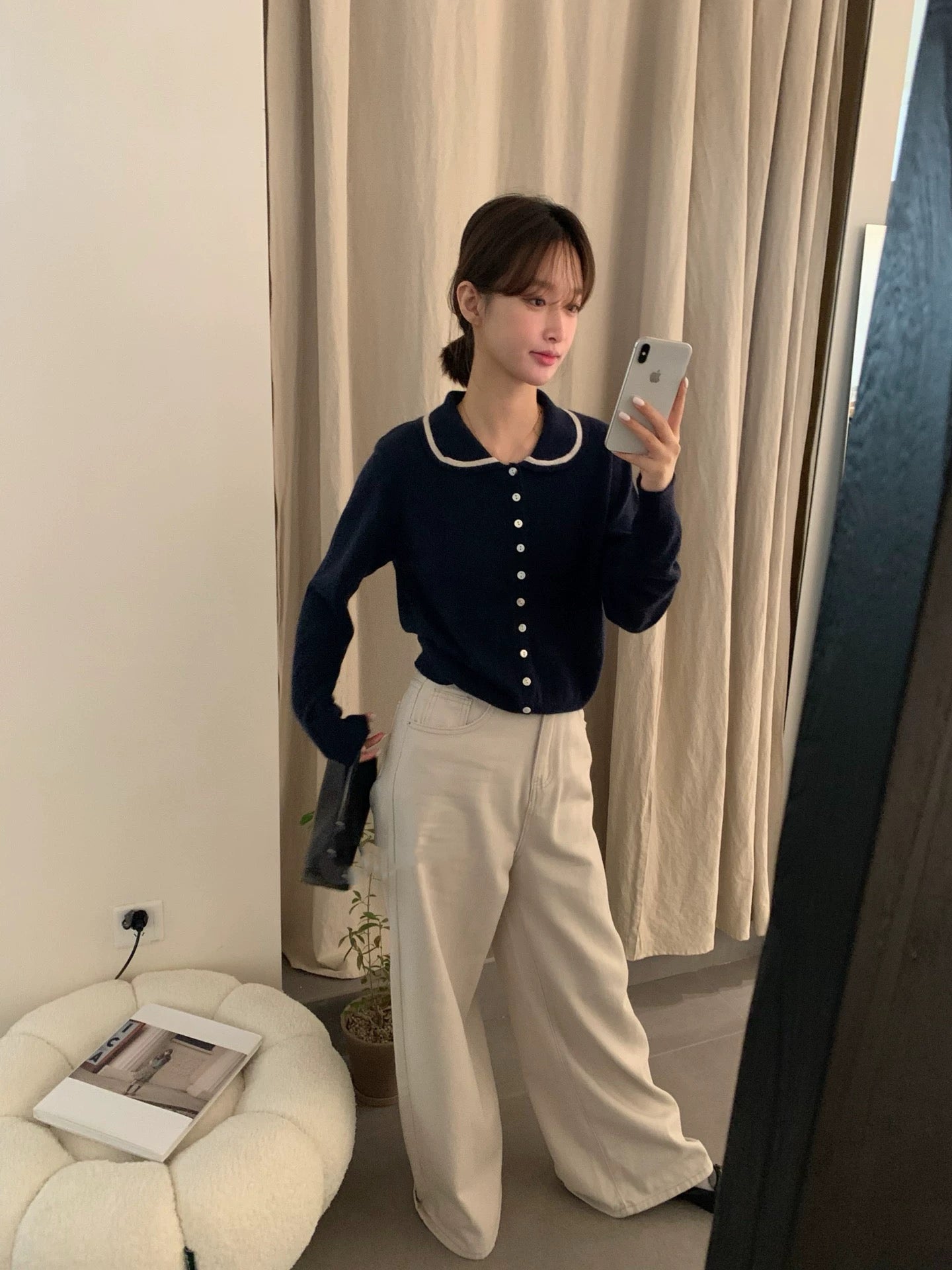 Collar-contrast knit top