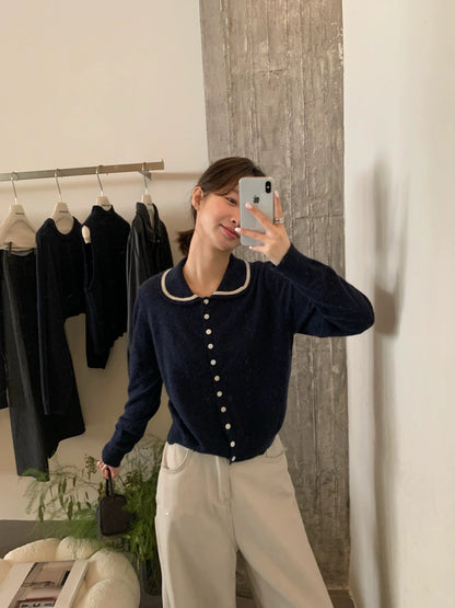 Collar-contrast knit top