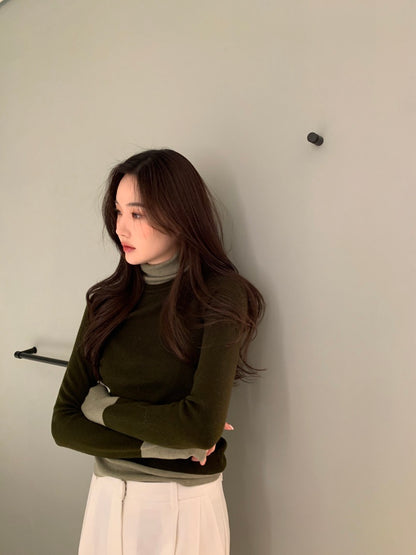タートルネック配色ニットトップ