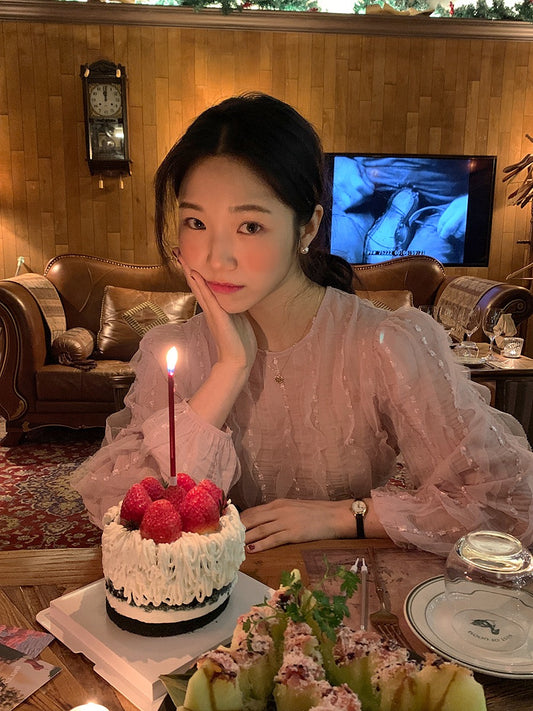 蕾絲花邊泡泡袖恤衫