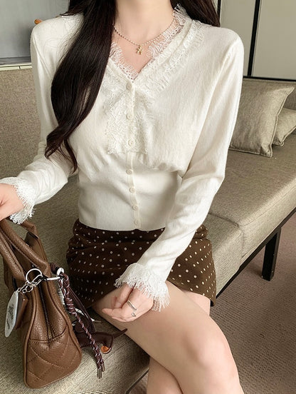 レース切り替えVネックニットトップス