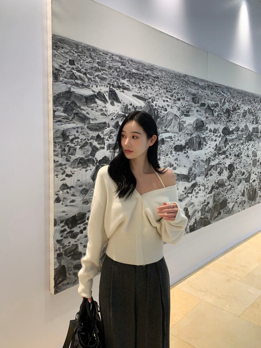 V-neck halter off-shoulder knit top