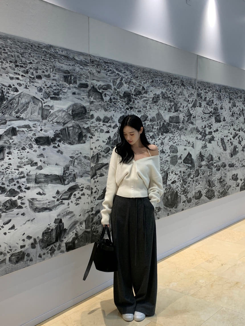 V-neck halter off-shoulder knit top