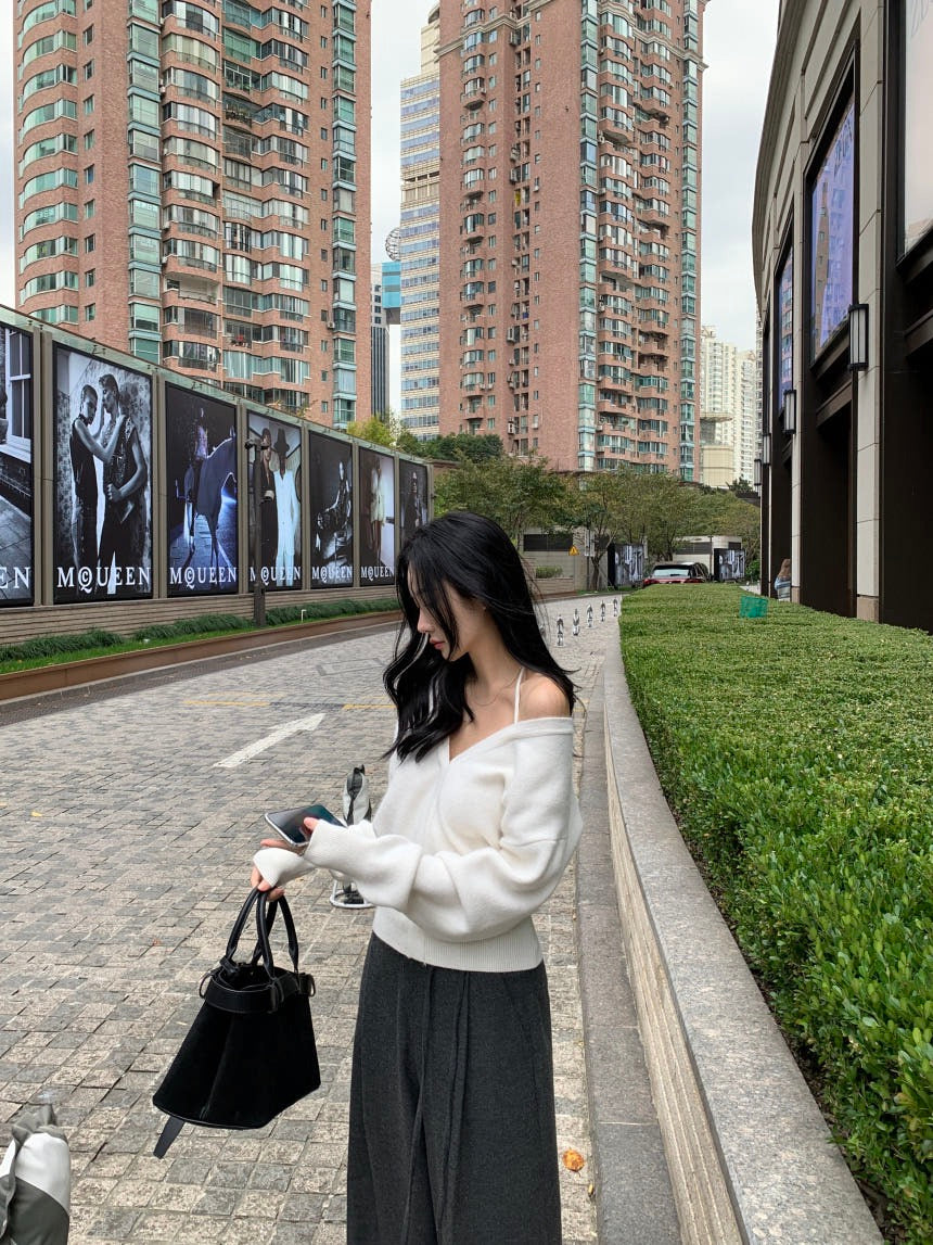 V-neck halter off-shoulder knit top