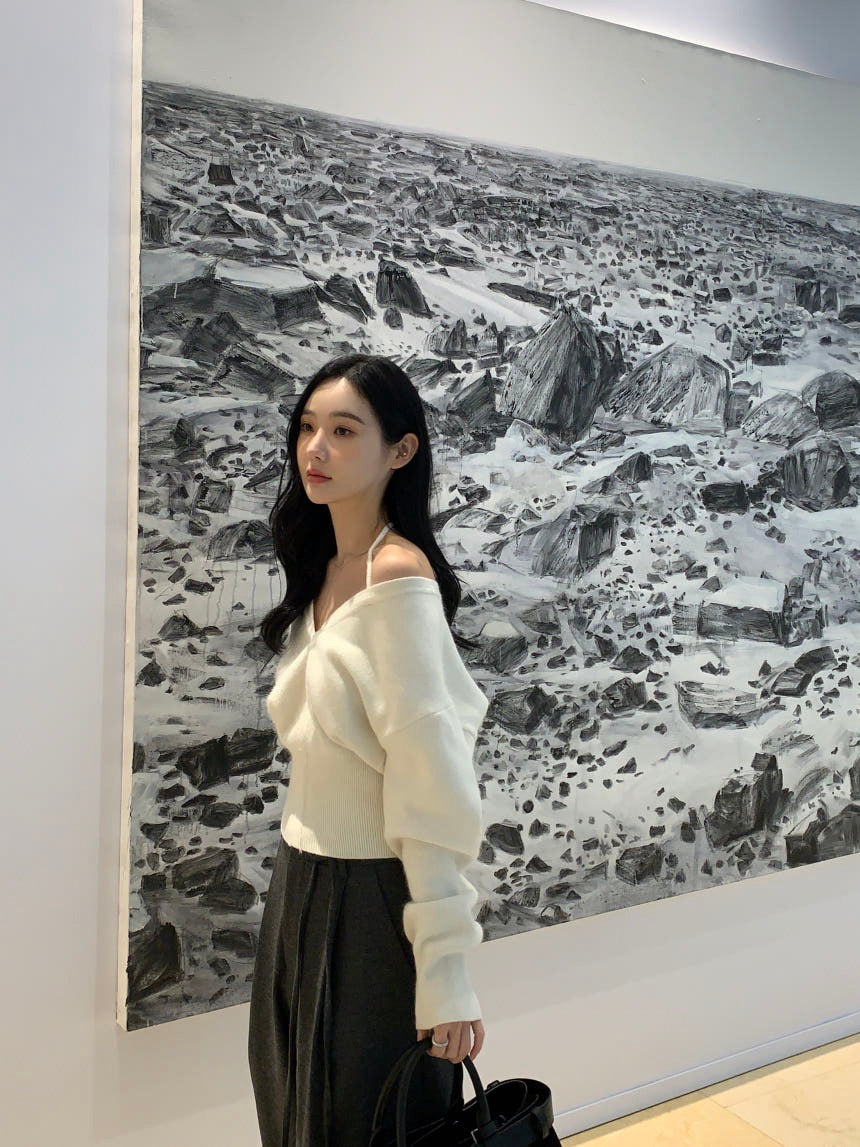 V-neck halter off-shoulder knit top