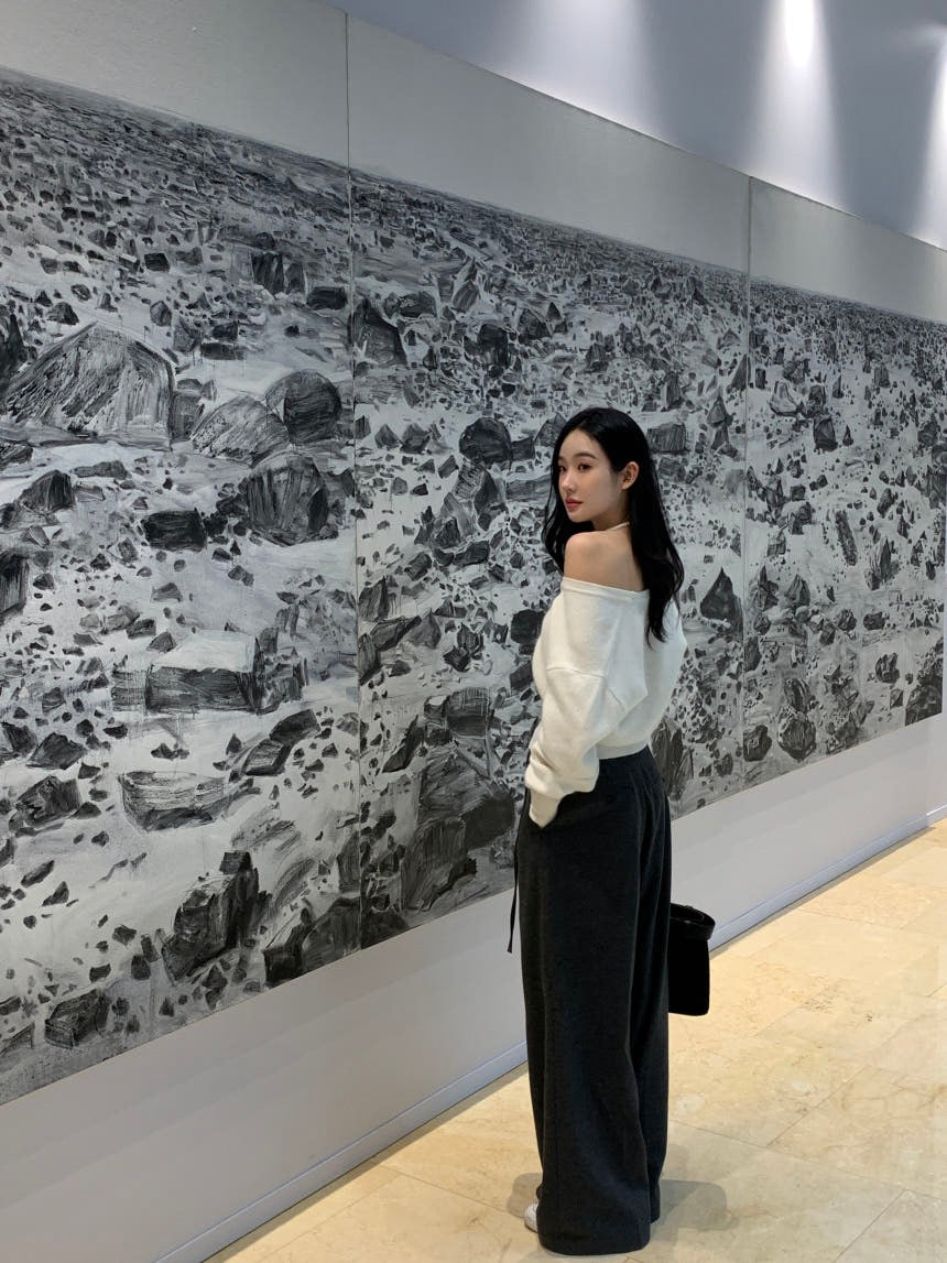 V-neck halter off-shoulder knit top