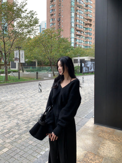 V-neck halter off-shoulder knit top