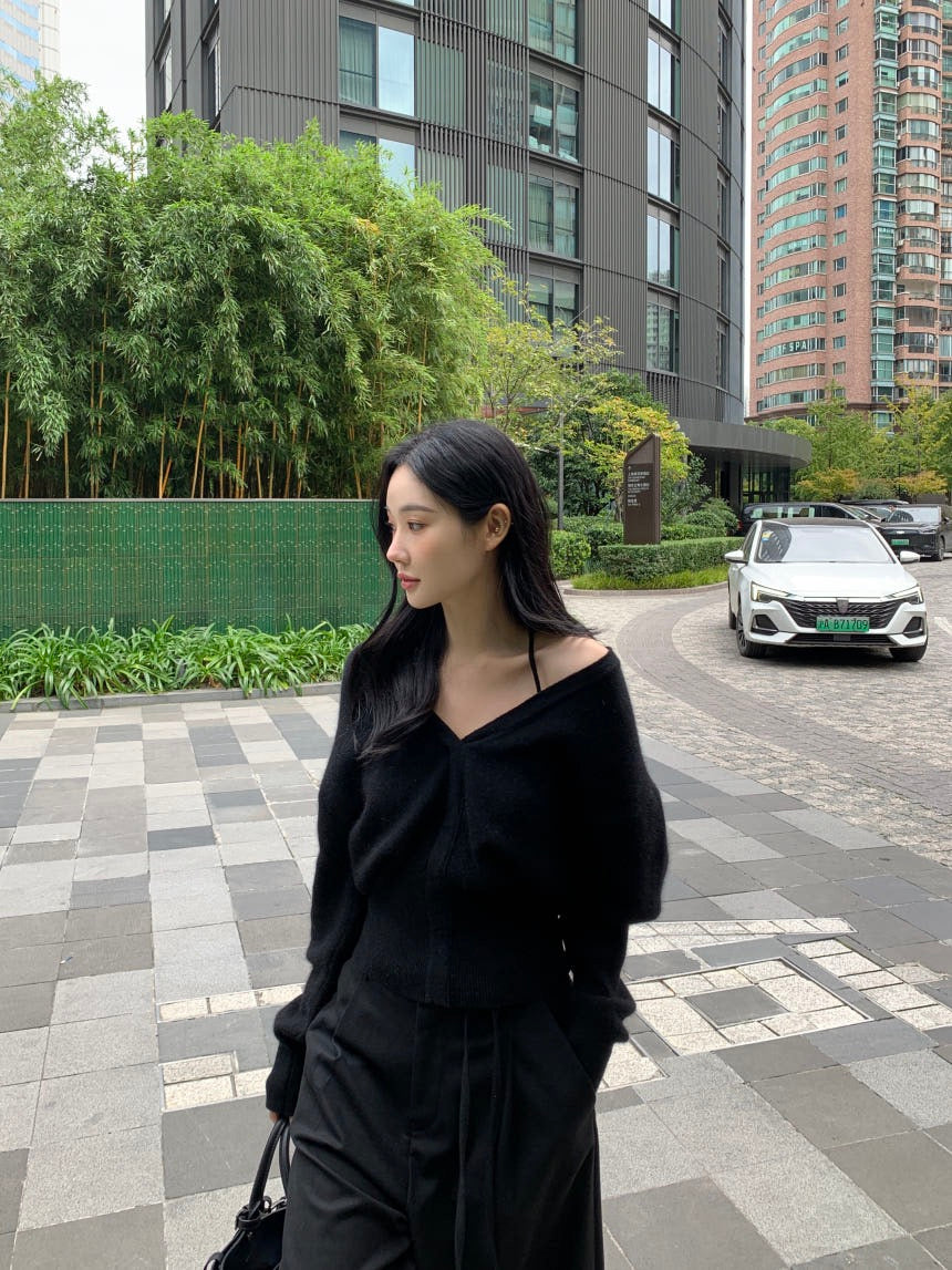 V-neck halter off-shoulder knit top