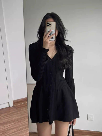 V領單排扣A字針織裙