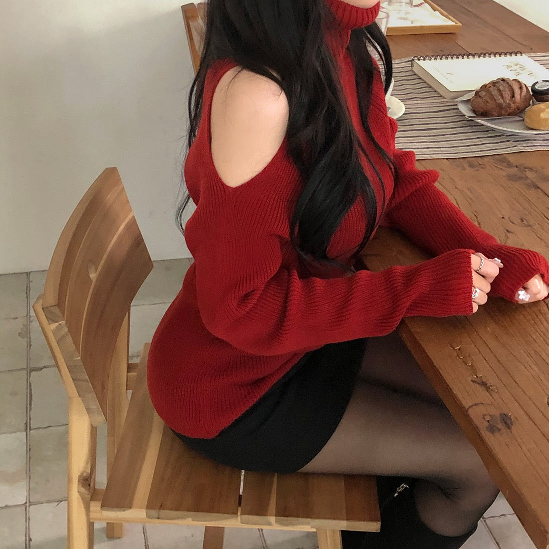 ハイネックオフショルダーロングスリーブセーター