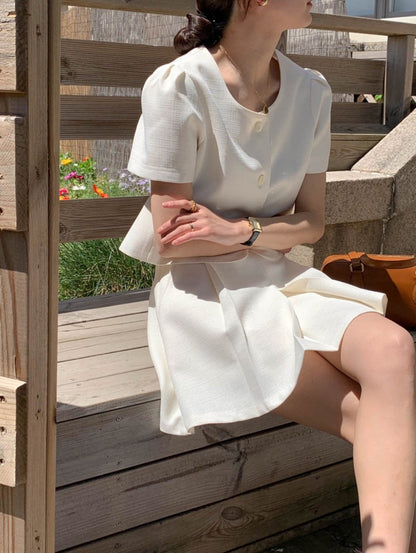 シャネル風のショートトップス＋プリーツスカートセットアップ