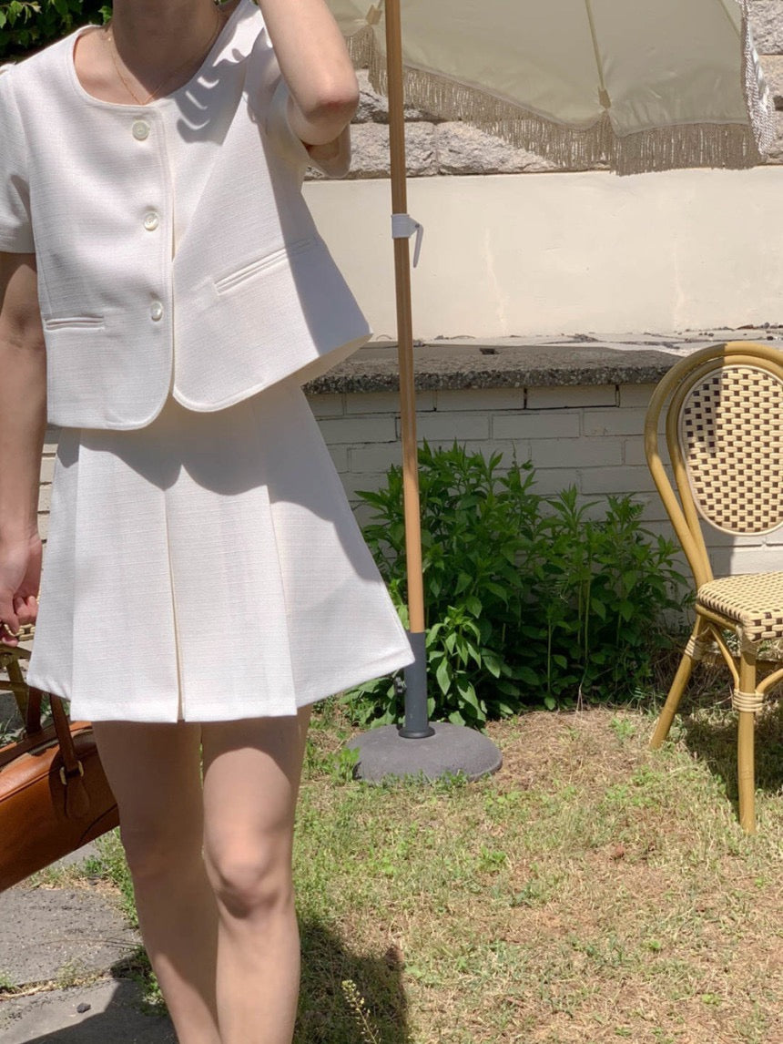 シャネル風のショートトップス＋プリーツスカートセットアップ