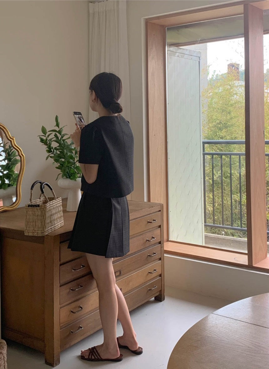 シャネル風のショートトップス＋プリーツスカートセットアップ