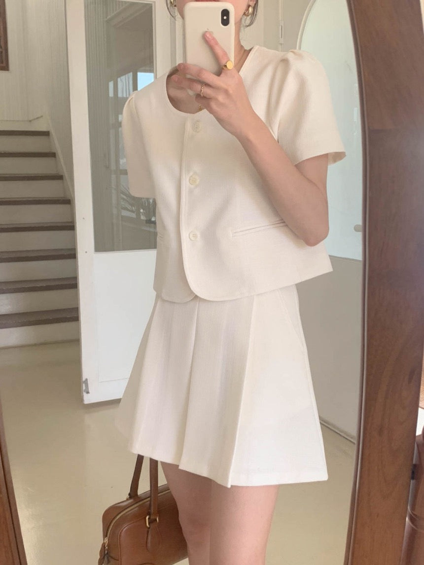 シャネル風のショートトップス＋プリーツスカートセットアップ
