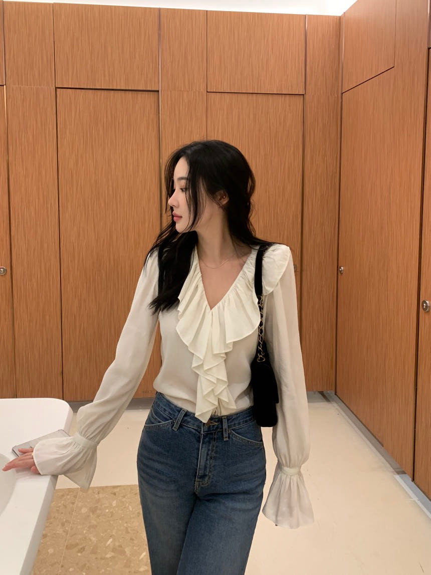 荷葉邊V領喇叭袖恤衫