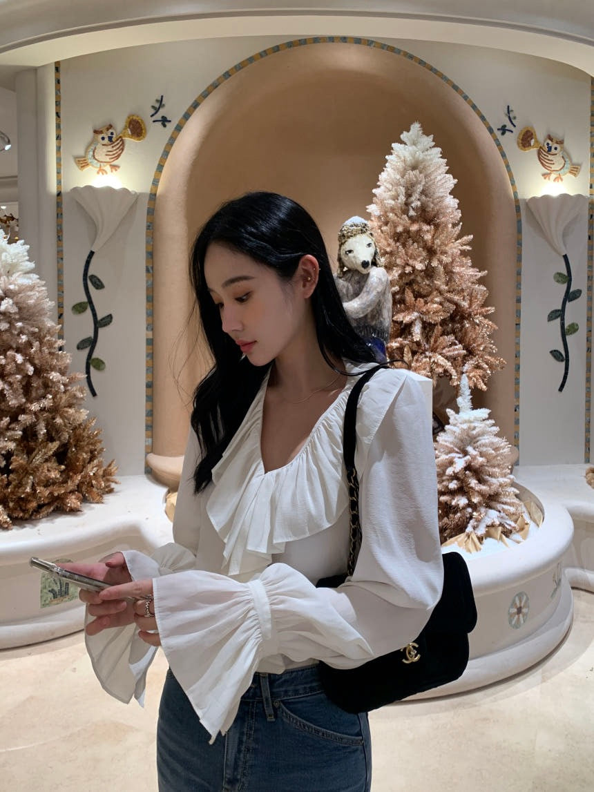 荷葉邊V領喇叭袖恤衫