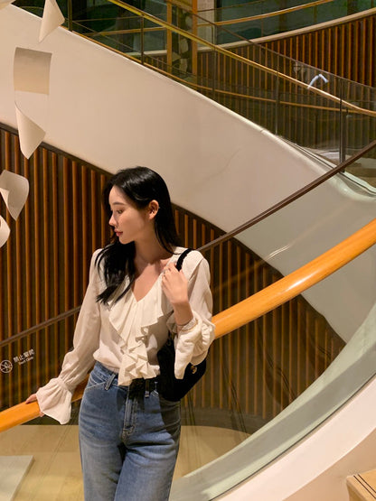 荷葉邊V領喇叭袖恤衫