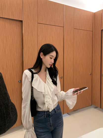 荷葉邊V領喇叭袖恤衫