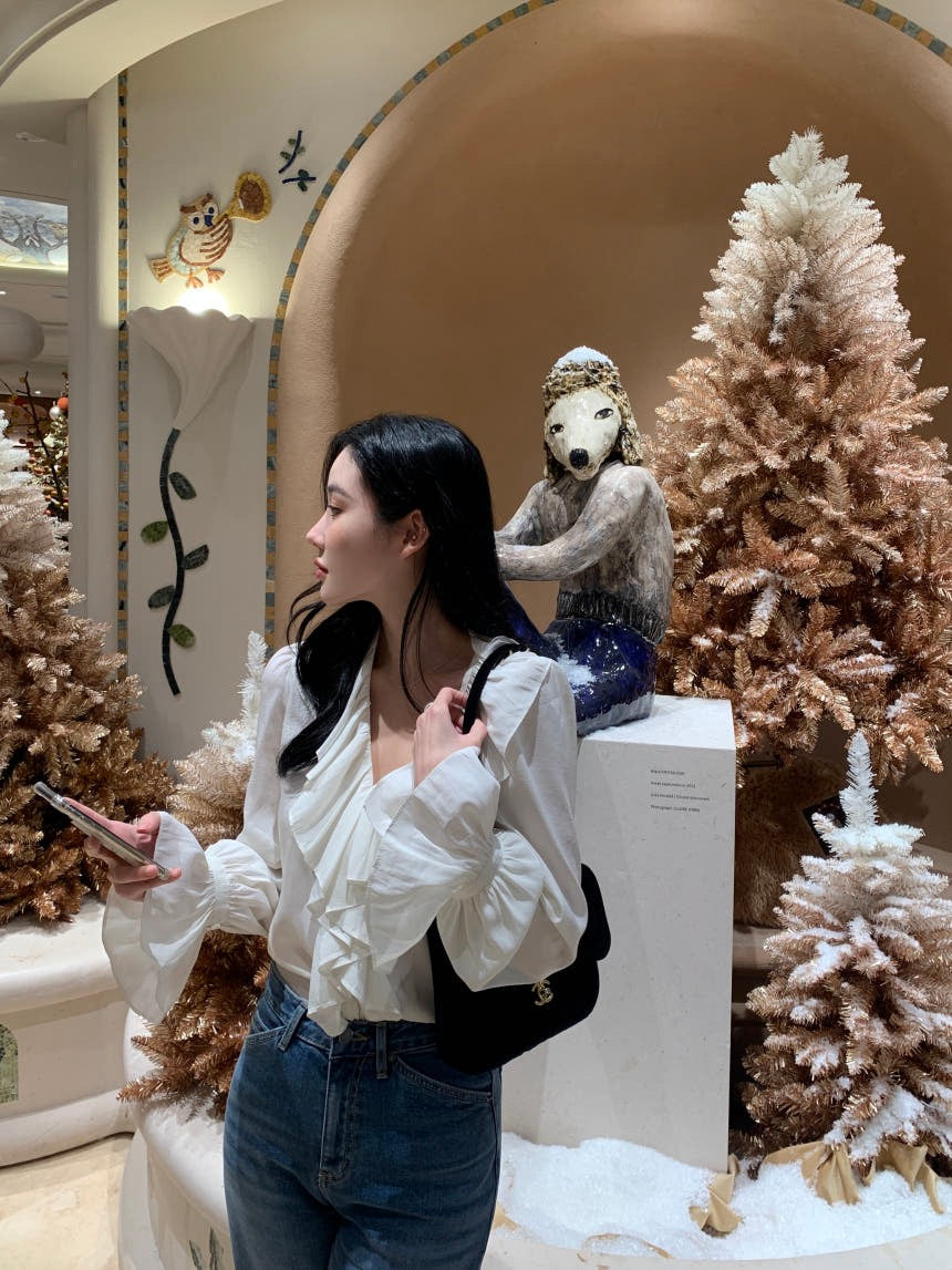 荷葉邊V領喇叭袖恤衫