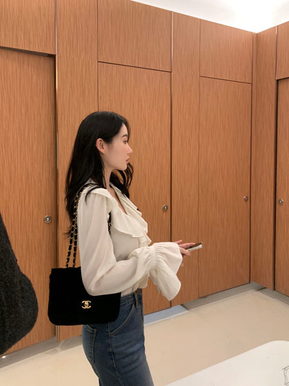 荷葉邊V領喇叭袖恤衫