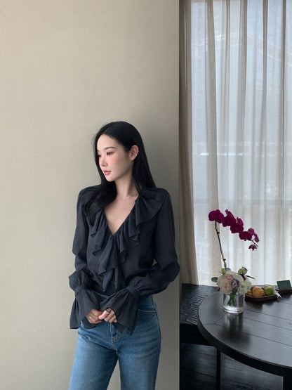 荷葉邊V領喇叭袖恤衫