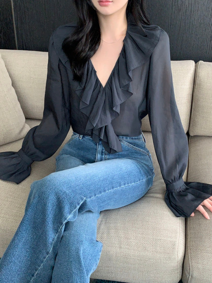 荷葉邊V領喇叭袖恤衫